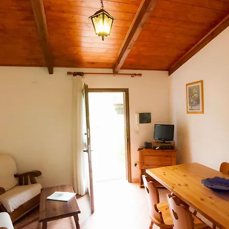 Isa - With Swimming Pool A Few Minutes From Alghero 3*