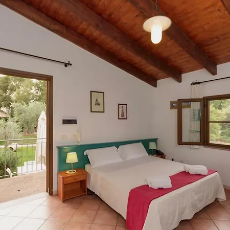 Isa - With Swimming Pool A Few Minutes From Alghero アパートホテル 3*