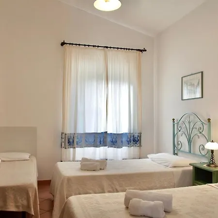 Apartmanhotel Isa - With Swimming Pool A Few Minutes From Alghero Santa Maria la Palma